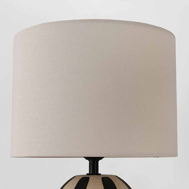 Lampe de table Miora en céramique rayée à abat-jour en tissu beige