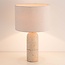Lampe de table Seraphina avec abat-jour en lin et pied en céramique effet travertin