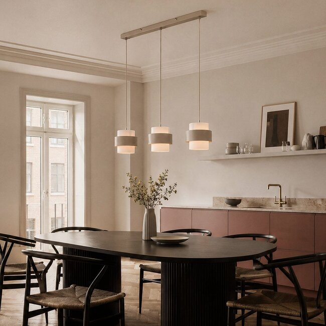 Suspension Klari beige avec verre blanc laiteux, 3 lumières