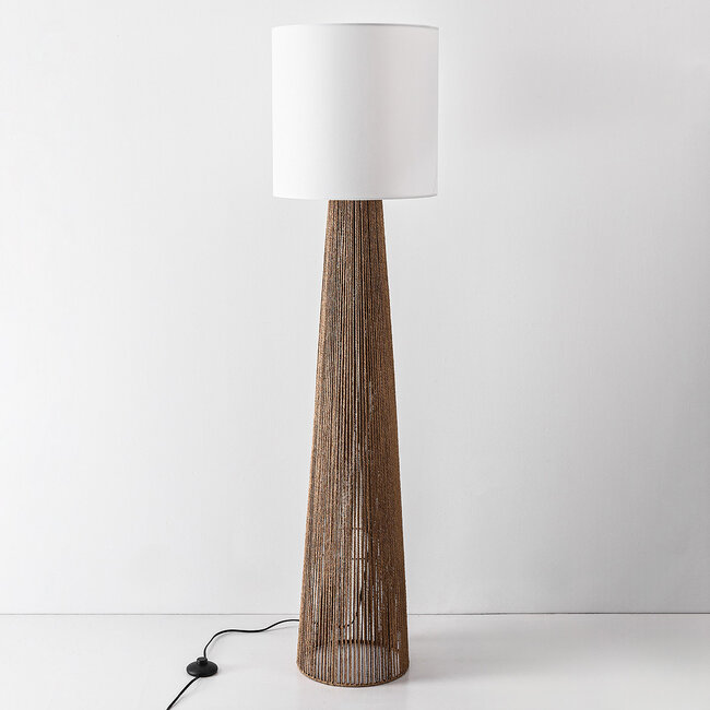 Lampadaire Papira marron avec abat-jour blanc