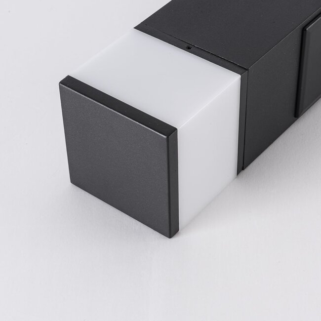 Lampe d'extérieur sur pied connectée Ute à deux prises, noire