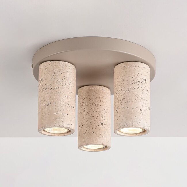 Plafonnier Cova avec trois spots aspect travertin - beige sable
