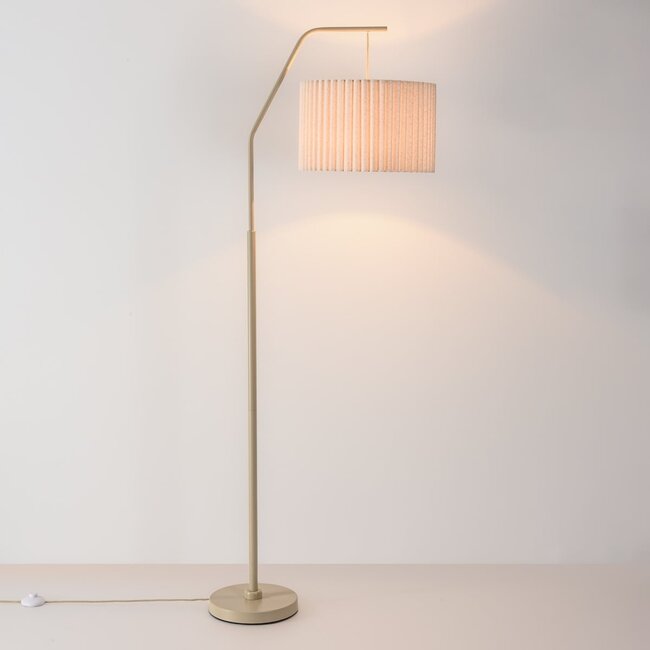 Lampadaire arqué Pedro avec abat-jour plissé en beige