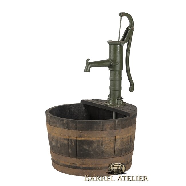 Wasser wanne Whisky mit gusseiserner Handpumpe