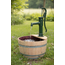 Wasser wanne wein mit gusseiserner Handpumpe