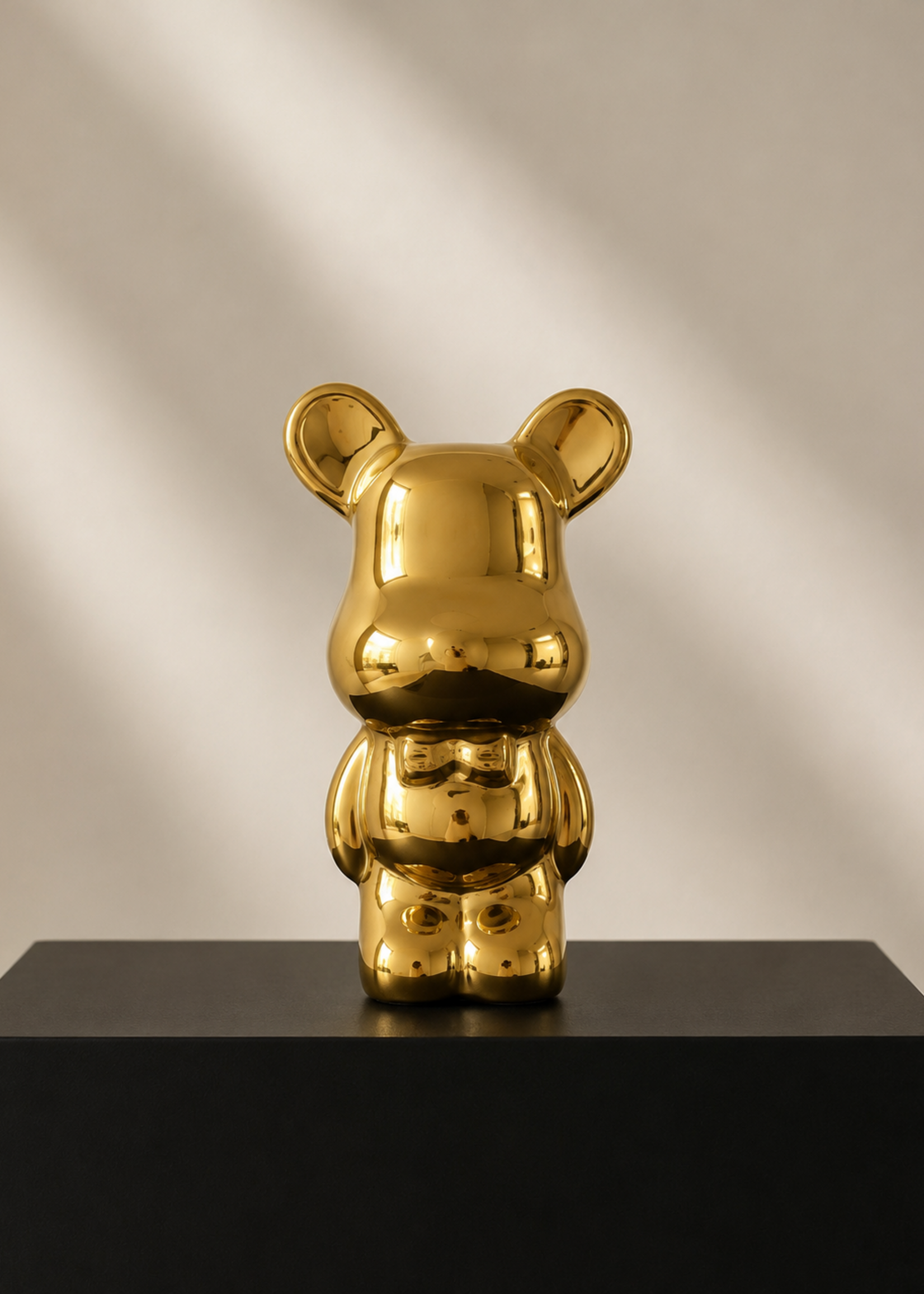 Teddy Gold staand