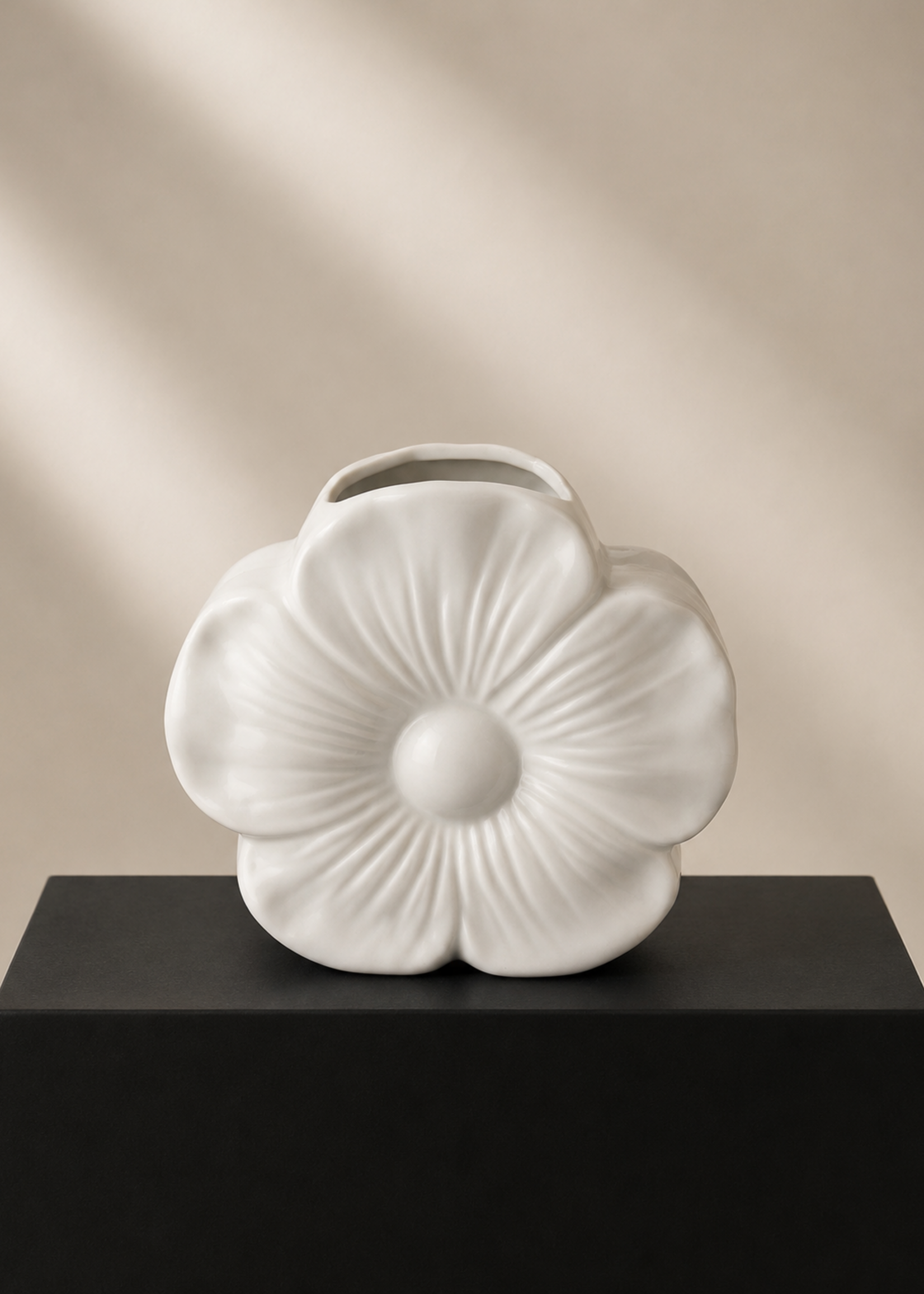 Vaas Flower White