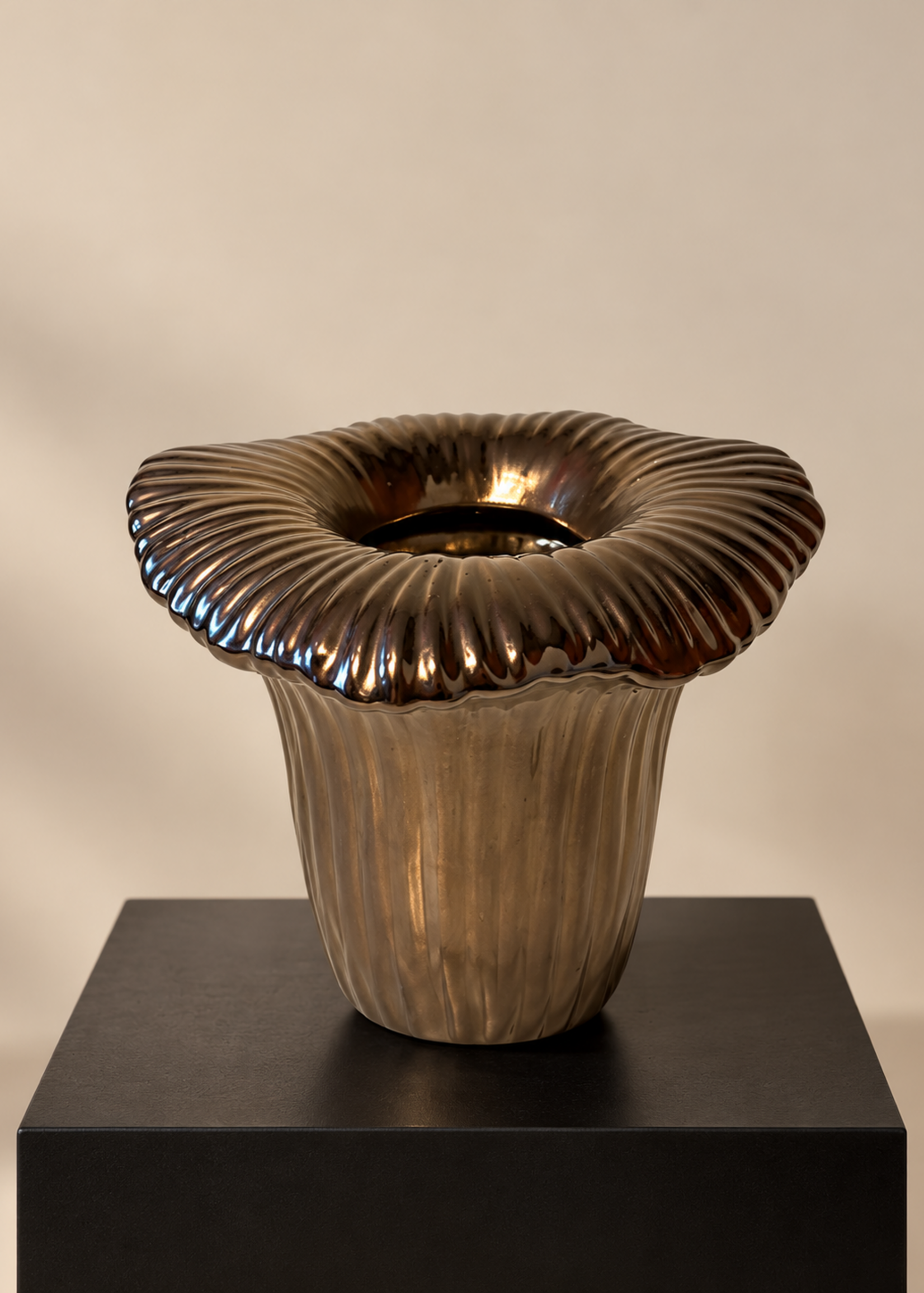 Vaas Bronze Bloom
