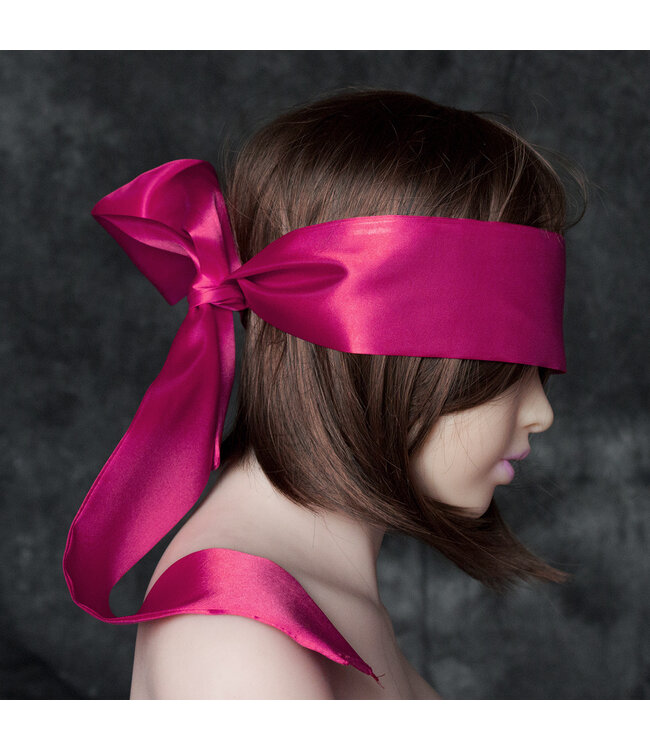 Kiotos Leather Satijnen Blindfold Roze Met Luxe Satin Look Voor Intieme Momenten