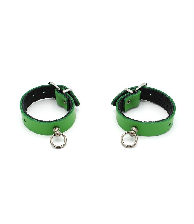 Zelle Lederhandschellen Mini-O-Ring Grün | Eleganz und Freiheit im BDSM