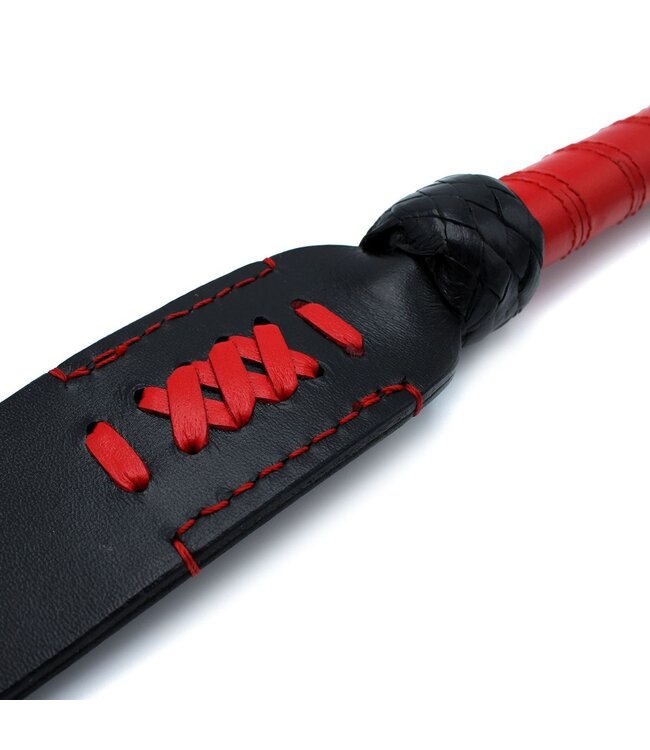 Kiotos Leather Zwarte En Rode Leren Paddlezweep 71 cm Met Comfortabele Grip