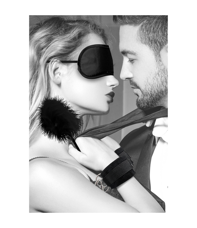 Ouch! Bondage Set Met Fluwelen Handboeien, Satijnen Masker En Seksdobbelstenen
