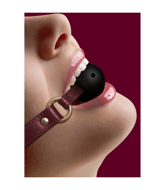 Ouch! Ademende Ball Gag Met Verstelbare Hoofdband En Gouden Accenten