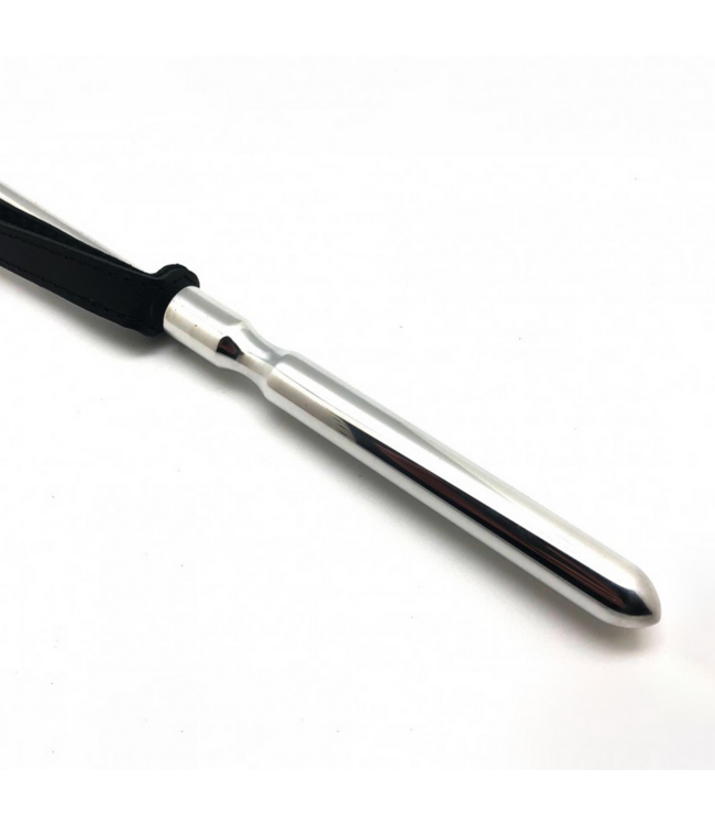 Red Leather Durable 52 cm Metal & Leather Whip - Stylish Black/Silver Design