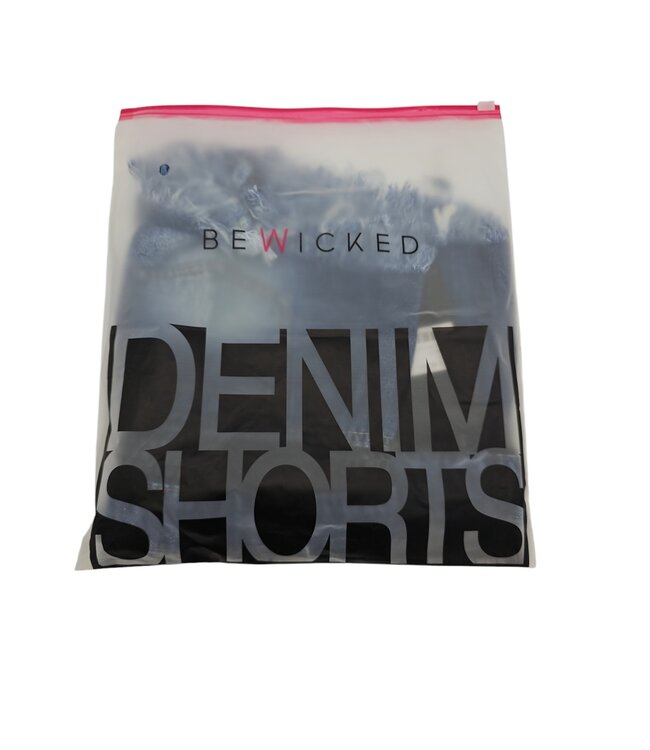 BeWicked "Such A Catch Denim Shorts - Trendy met Mesh Zakken en Verbleekte Look"