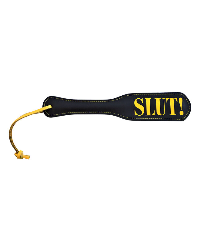 Kiotos Leather Paddle SLUT! Geel – Exclusieve lederen BDSM peddel van Kiotos voor avontuurlijke momenten