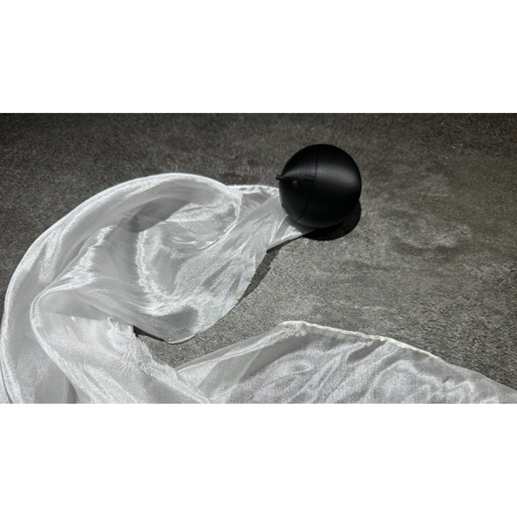 Hyper Silk Ball by Peng Min & Storm Creative (Black)