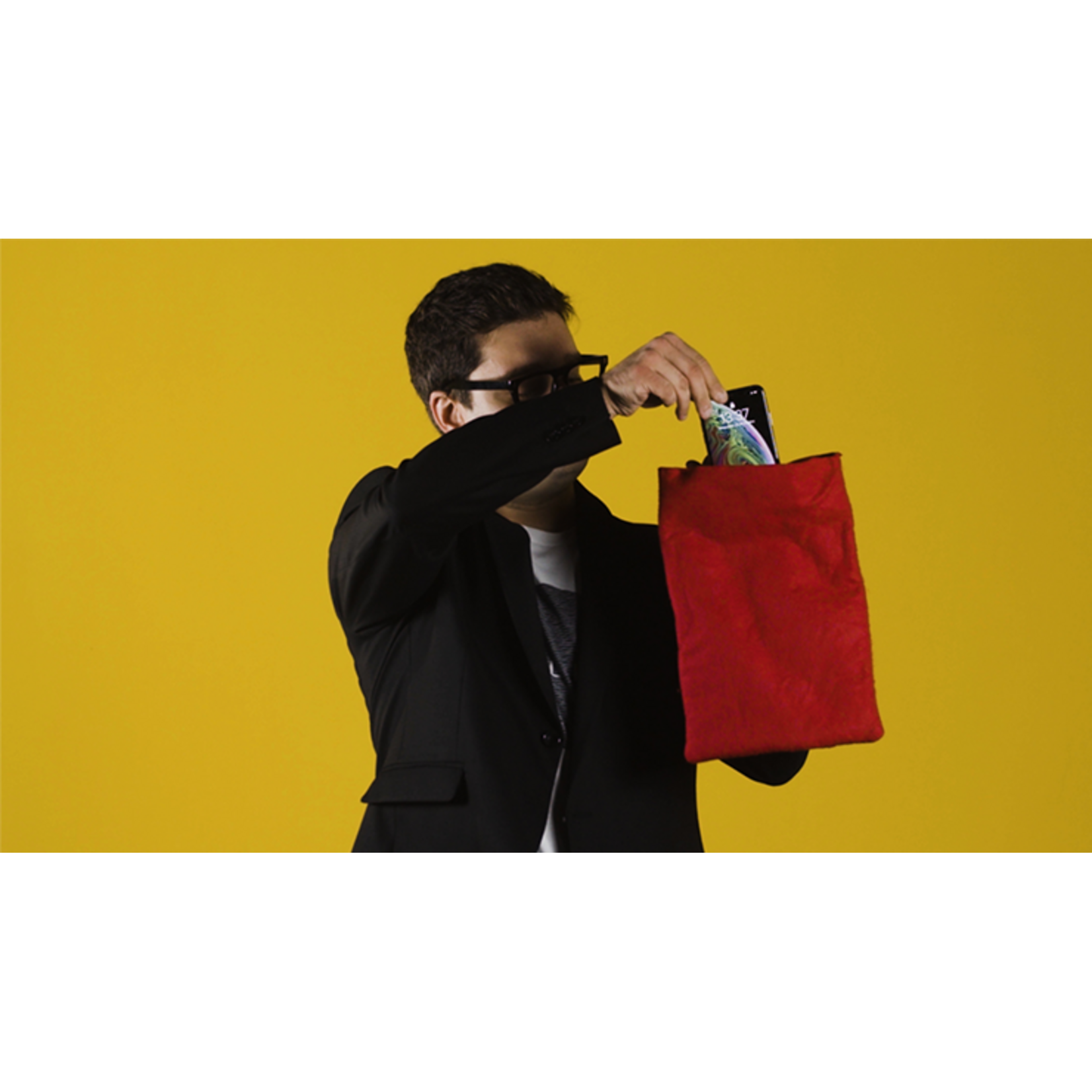 Invisibag (Red) by Joao Miranda and Rafael Baltresca