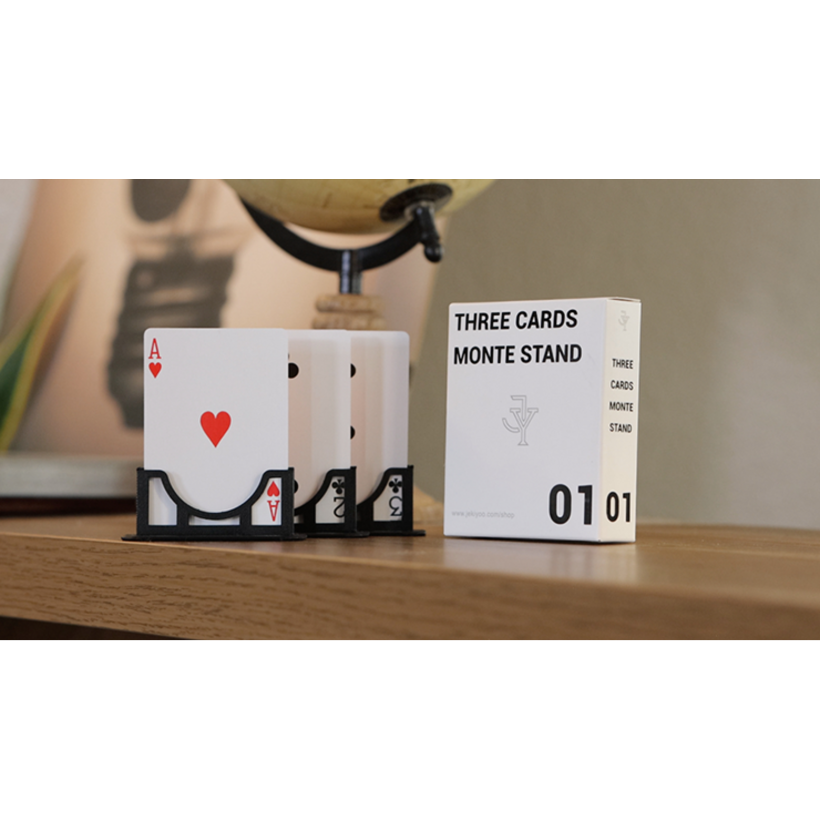 Three Cards Monte Stand RED by Jeki Yoo