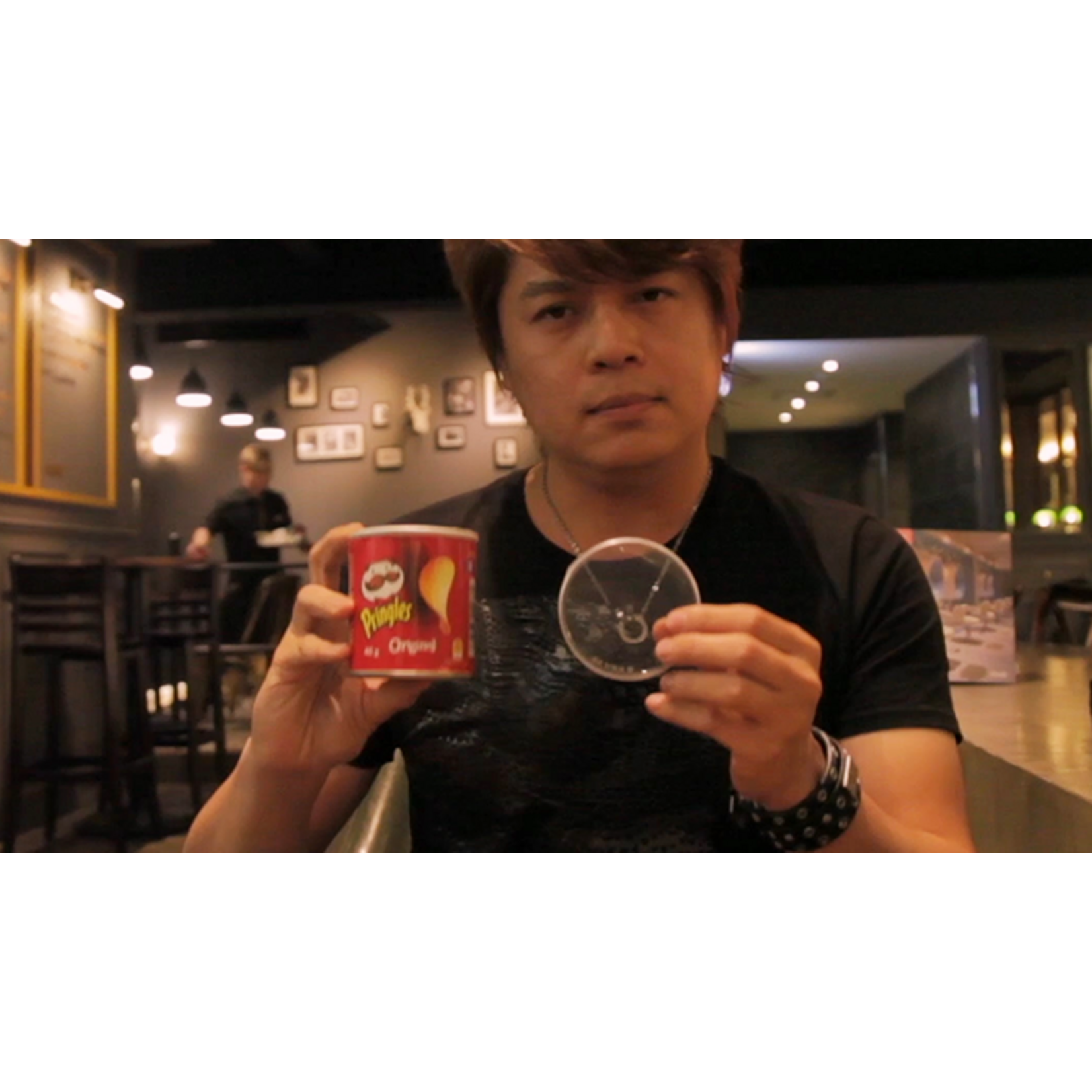 Pringles Go (Red to Green) by Taiwan Ben and Julio Montoro - Trick