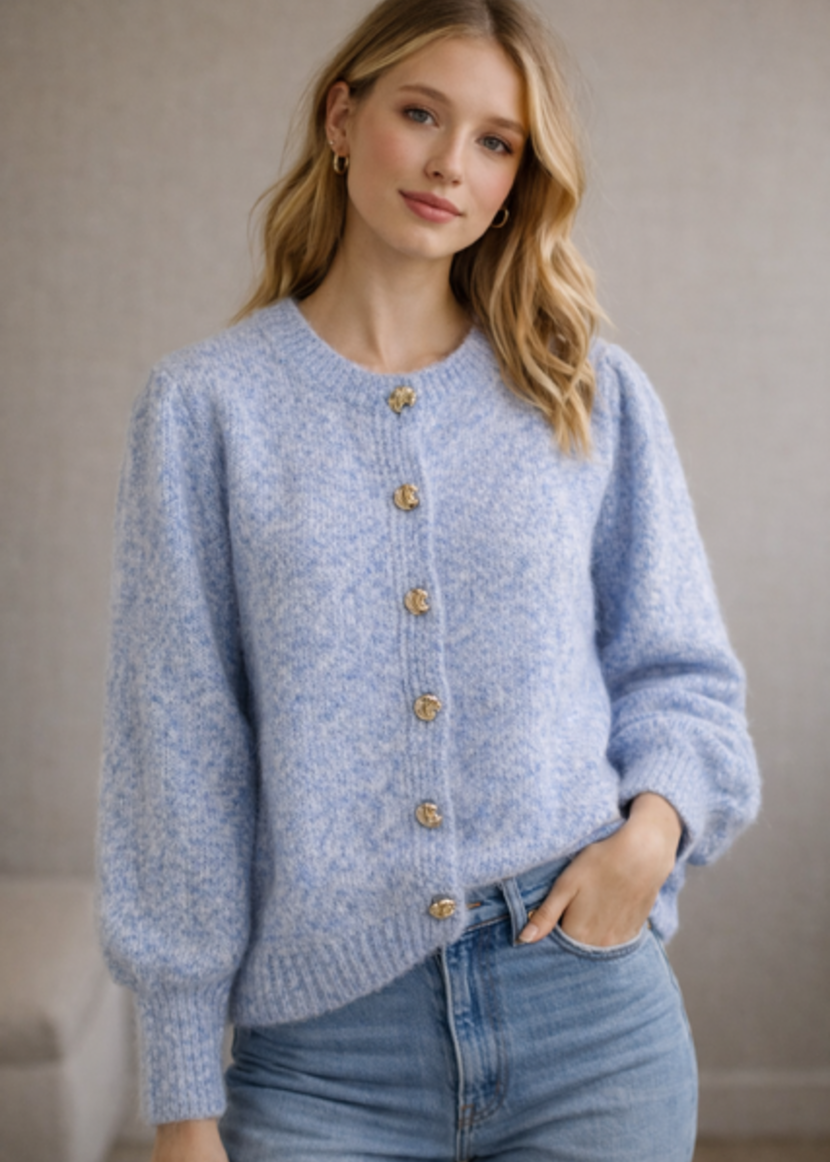 INKOOP VOORJAAR/ZOMER  2026 Vestje Emma & Ella Lightblue golden button  ML015