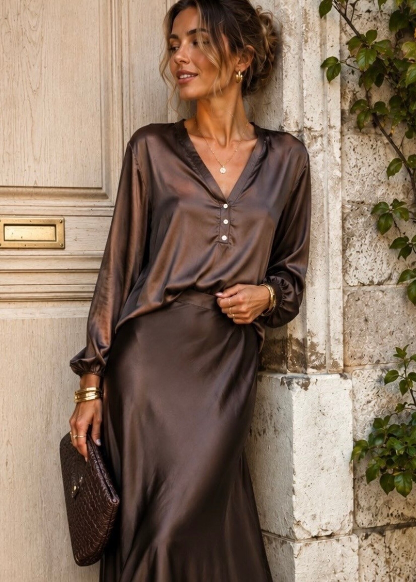 INKOOP NAJAAR/ WINTER 2026 Choco-brown Longsleeve (knoopje)