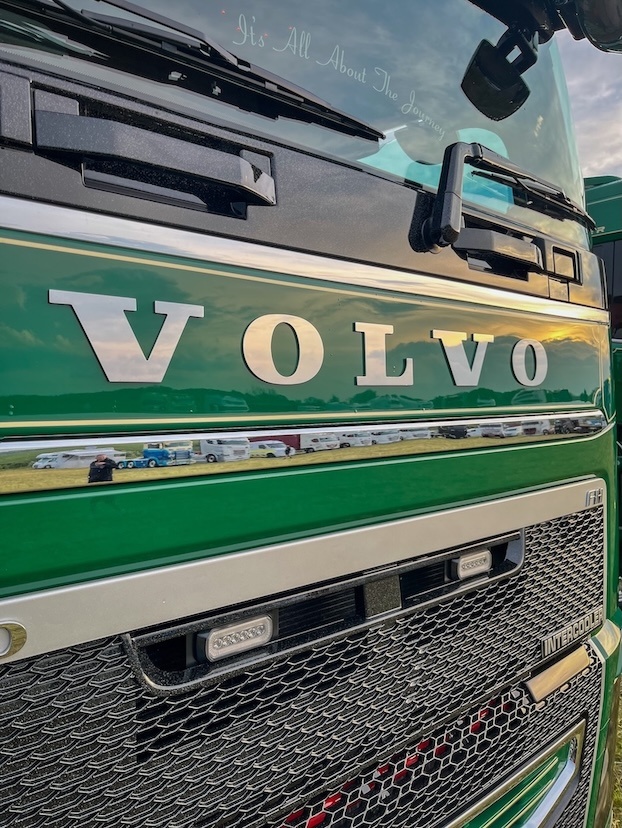 Volvo Volvo letters in polished stainless steel