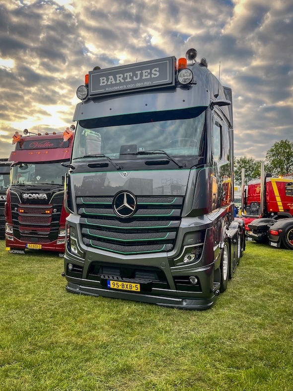 Fox Parts Sunvisor Mercedes Actros