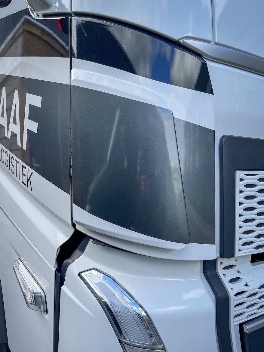 Dirt deflectors for Volvo FH