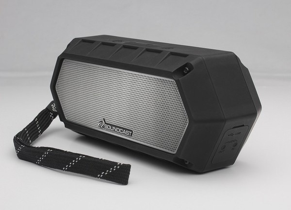 Soundcast VG1 waterproof outdoor bluetooth speaker