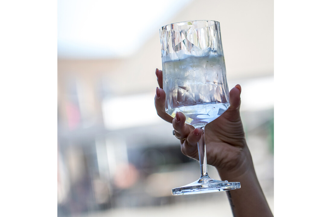 Koziol superglas club No. 04  wijnglas 300 ml - set van 2 stuks.