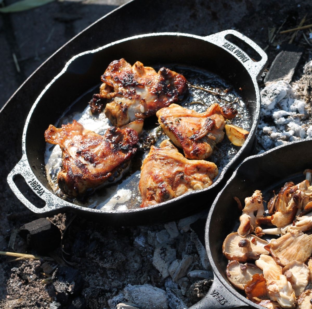 Valhal Outdoor Skillet Gietijzer Met Handgrepen 30 cm