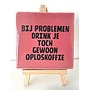 Tegel "bij problemen drink je toch gewoon oploskoffie" – handgemaakt 10x10 cm