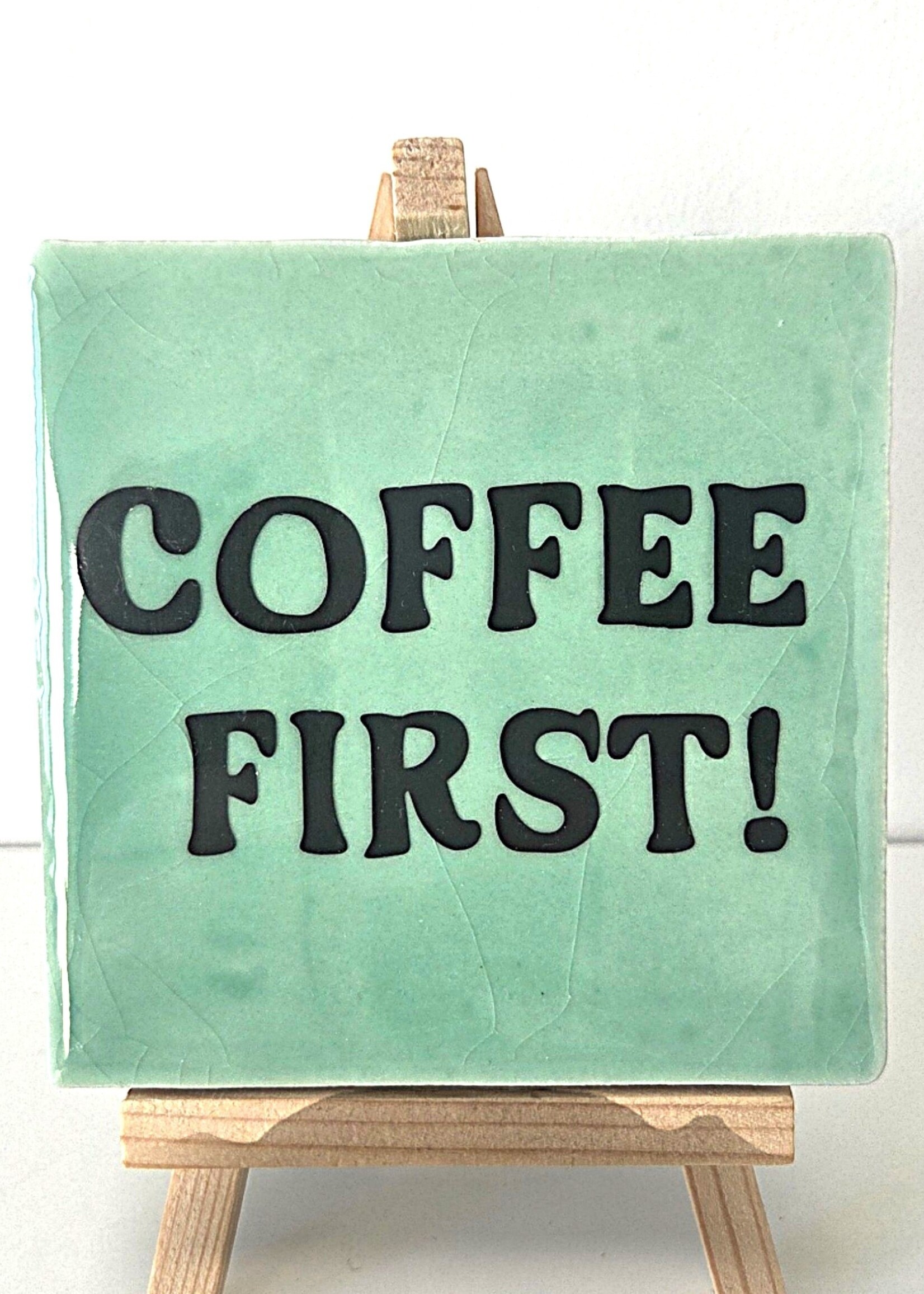 Tegel Quotes Tegel "coffee first" – handgemaakt 10x10 cm