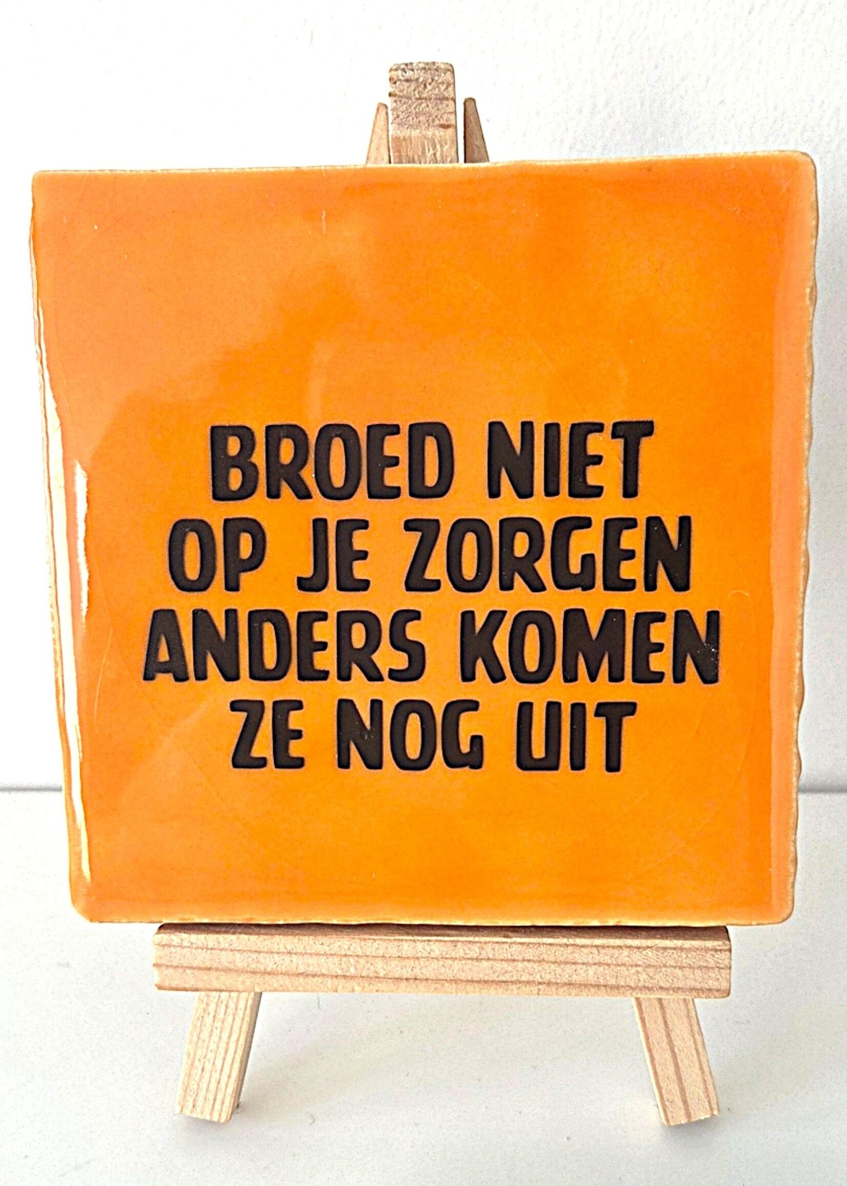 Tegel Quotes Tegel "Broed niet op je zorgen anders komen ze nog uit" – handgemaakt 10x10 cm