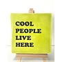 Tegel "cool people live here" – handgemaakt 10x10 cm
