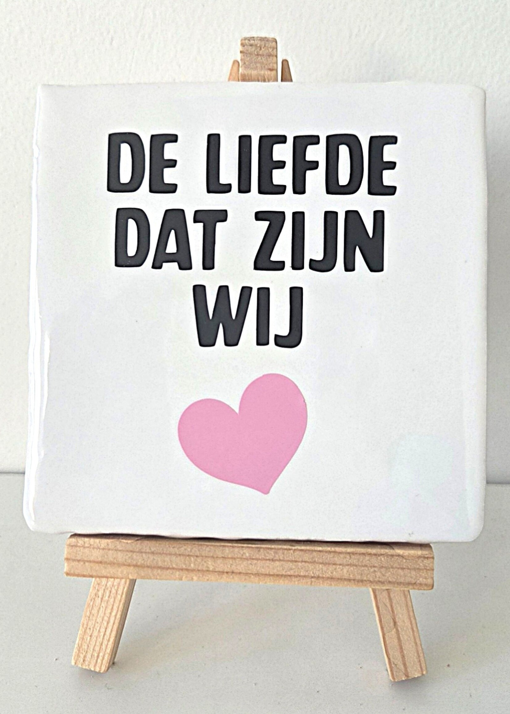 Tegel Quotes Tegel "de liefde dat zijn wij" – handgemaakt 10x10 cm
