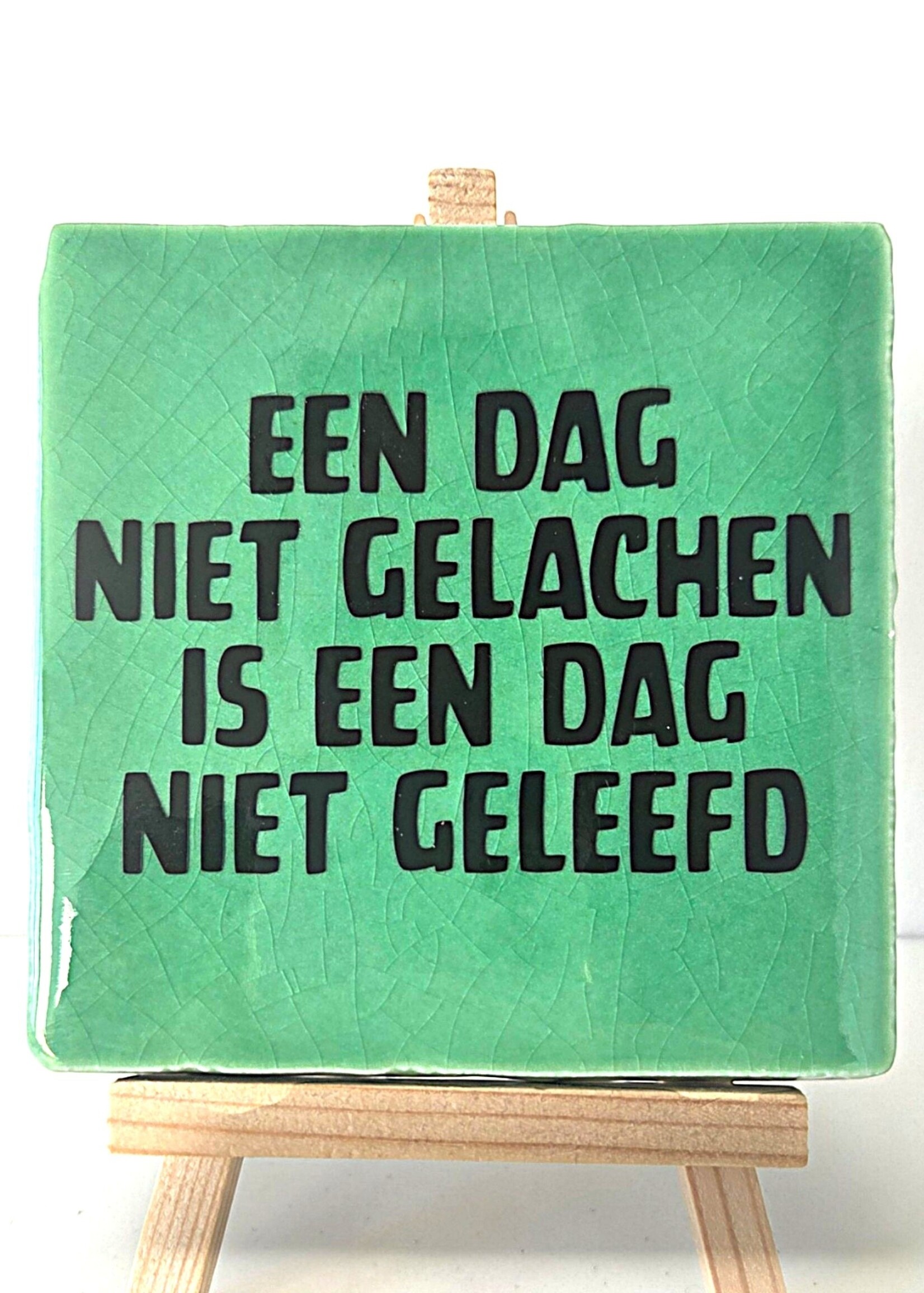 Tegel Quotes Tegel "een dag niet gelachen is een dag niet geleefd" – handgemaakt 10x10 cm