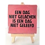 Tegel "een dag niet gelachen is een dag niet geleefd" – handgemaakt 10x10 cm