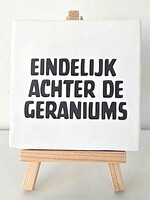 Tegel Quotes eindelijk achter de geraniums - wit