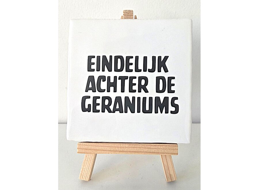 eindelijk achter de geraniums - wit