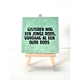 Tegel "gister nog een jonge roos, vandaag al een oude doos" – handgemaakt 10x10 cm