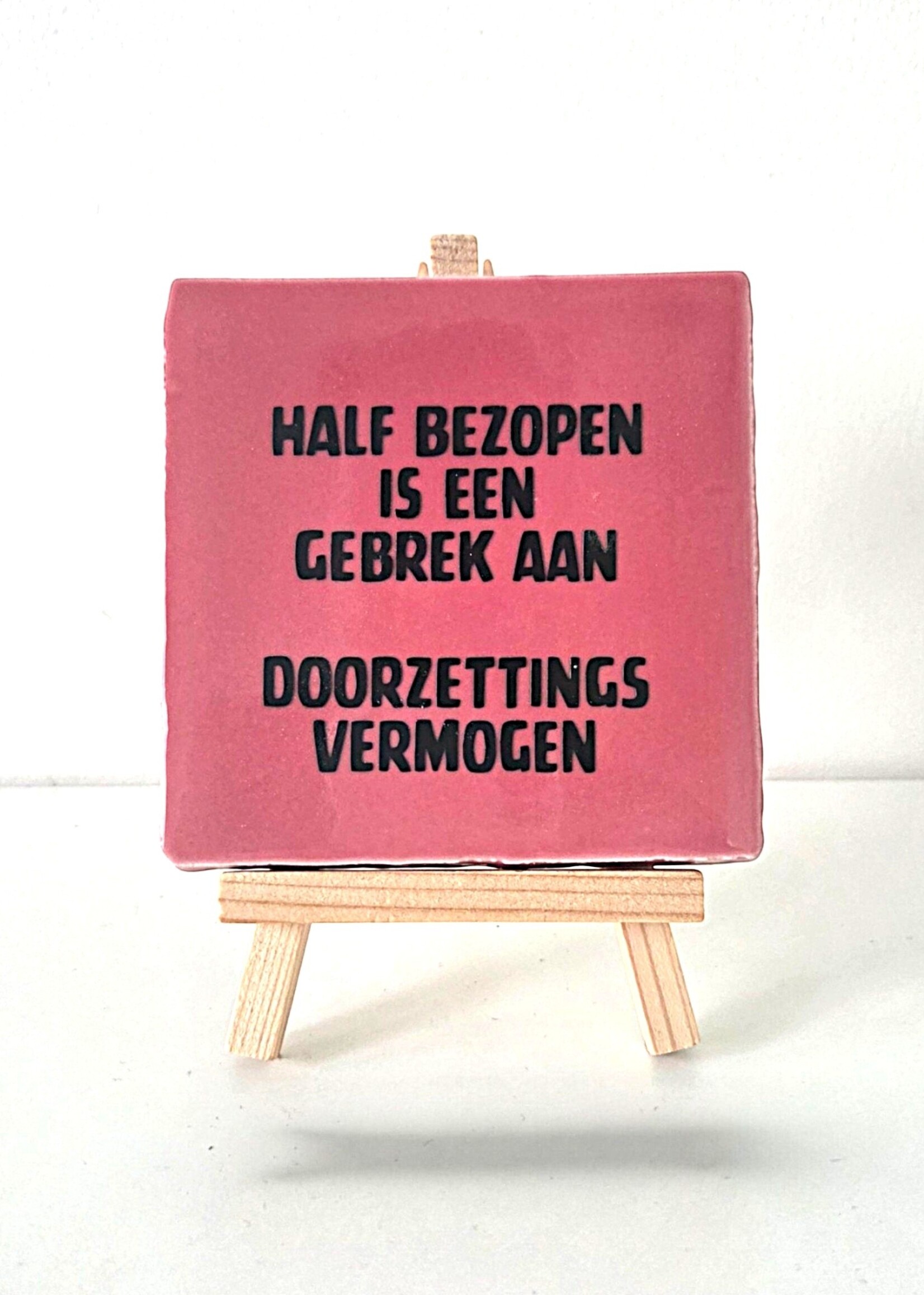 Tegel Quotes Tegel "half bezopen is een gebrek aan doorzettingsvermogen" – handgemaakt 10x10 cm