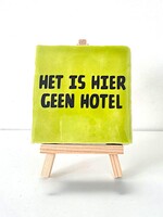 Tegel Quotes het is hier geen hotel -pistache