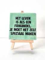 Tegel Quotes het leven is als een frikandel, te moet het zelf speciaal maken - groen