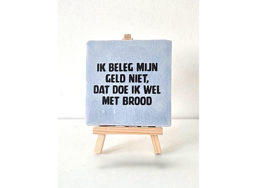 Tegel "ik beleg mijn geld niet, dat doe ik wel met brood" – handgemaakt 10x10 cm