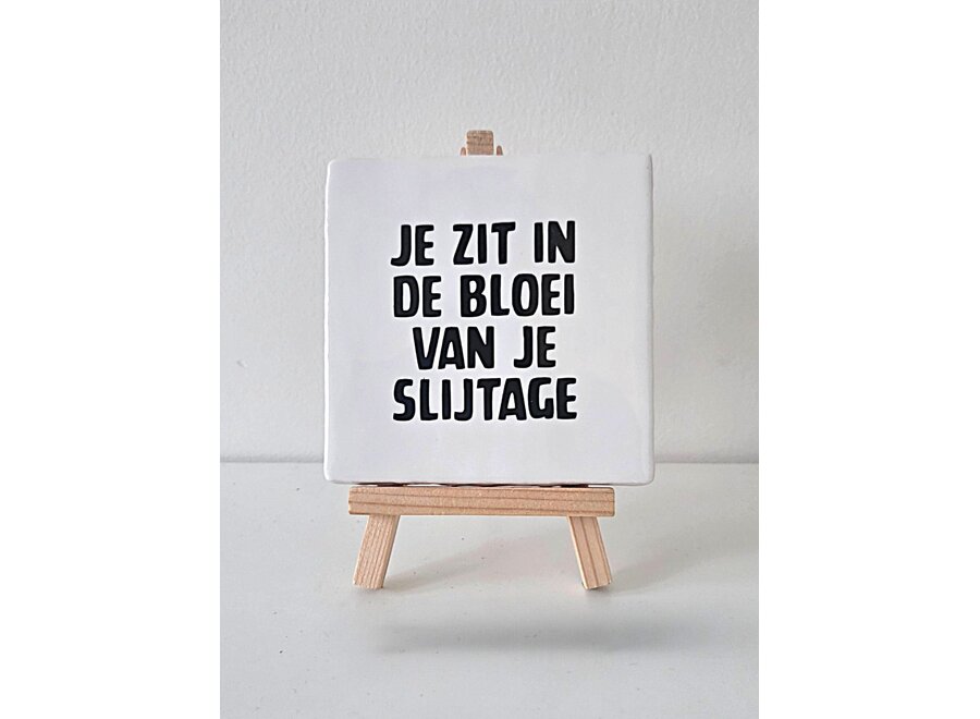 Tegel "je zit in de bloei van je slijtage" – handgemaakt 10x10 cm