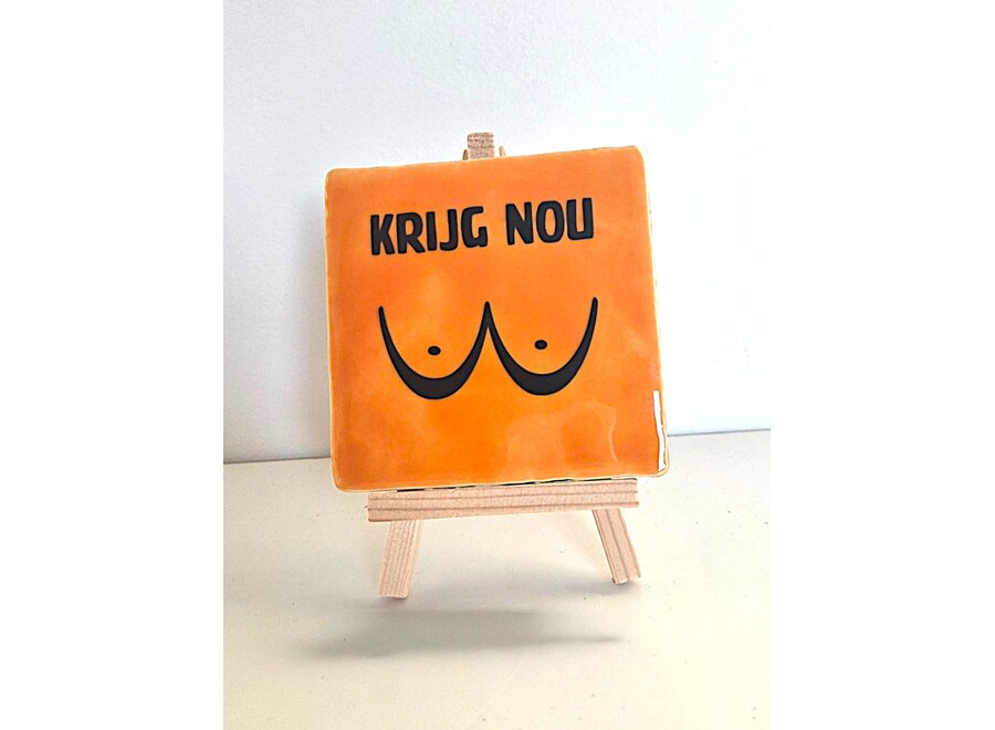 Tegel "krijg nou tieten" – handgemaakt 10x10 cm
