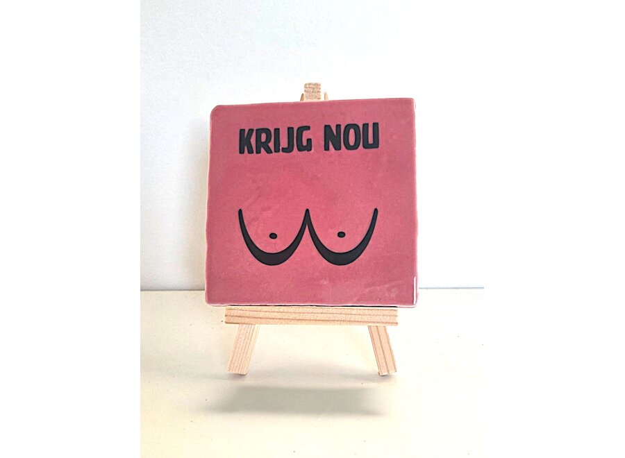 Tegel "krijg nou tieten" – handgemaakt 10x10 cm
