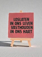 Tegel Quotes loslaten in ons leven vasthouden in ons hart- roze